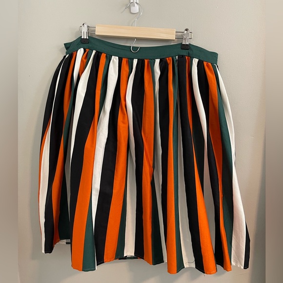 Collectif Jasmine Pumpkin Striped Halloween Swing Skirt - Picture 3 of 8